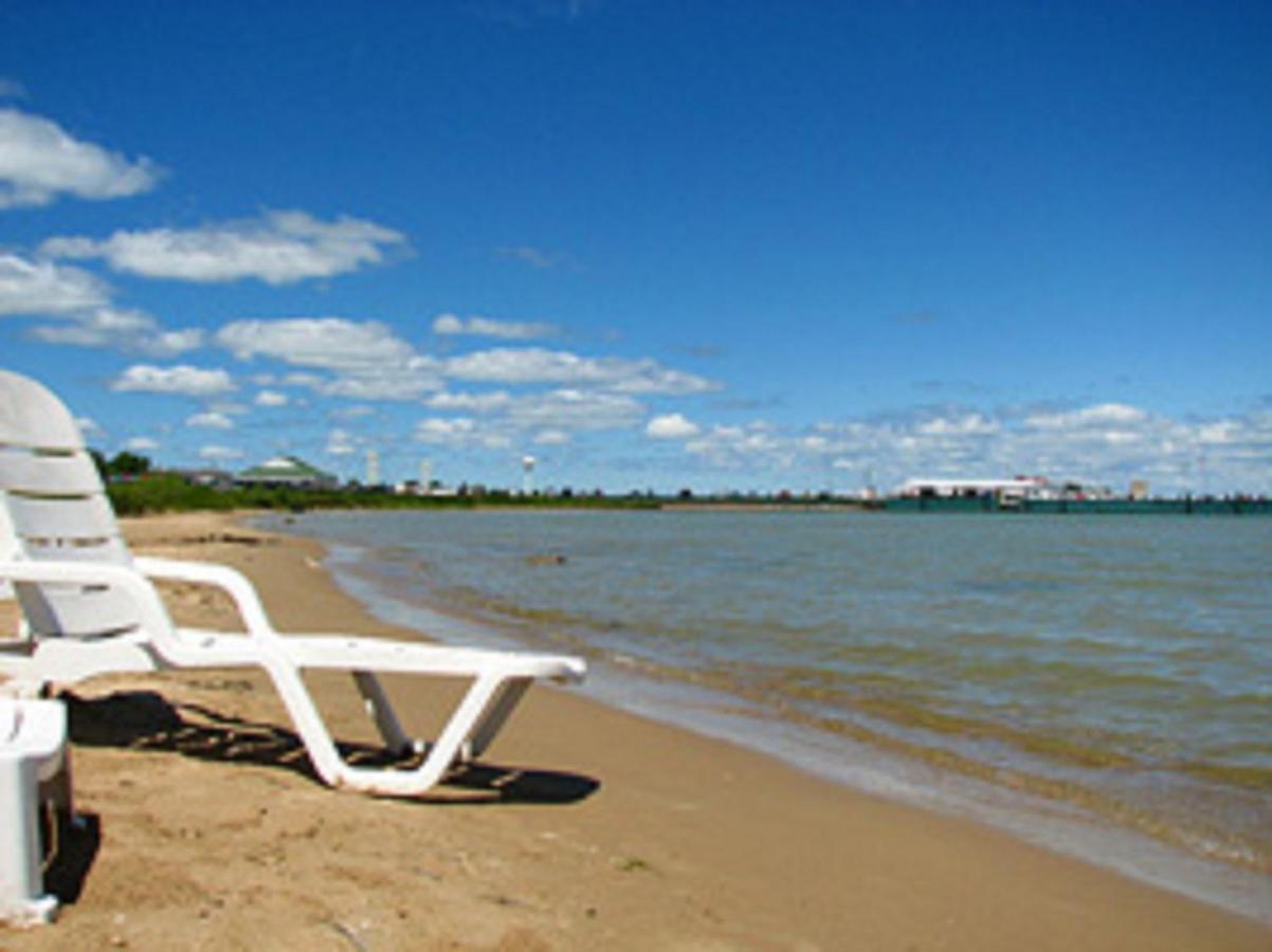 Grand Mackinaw Beachfront And Waterpark マッキノー・シティ エクステリア 写真